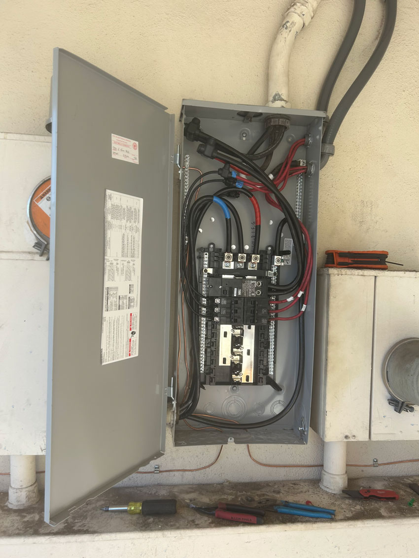 Electricians in Maricopa County Arizona install new circuit panel