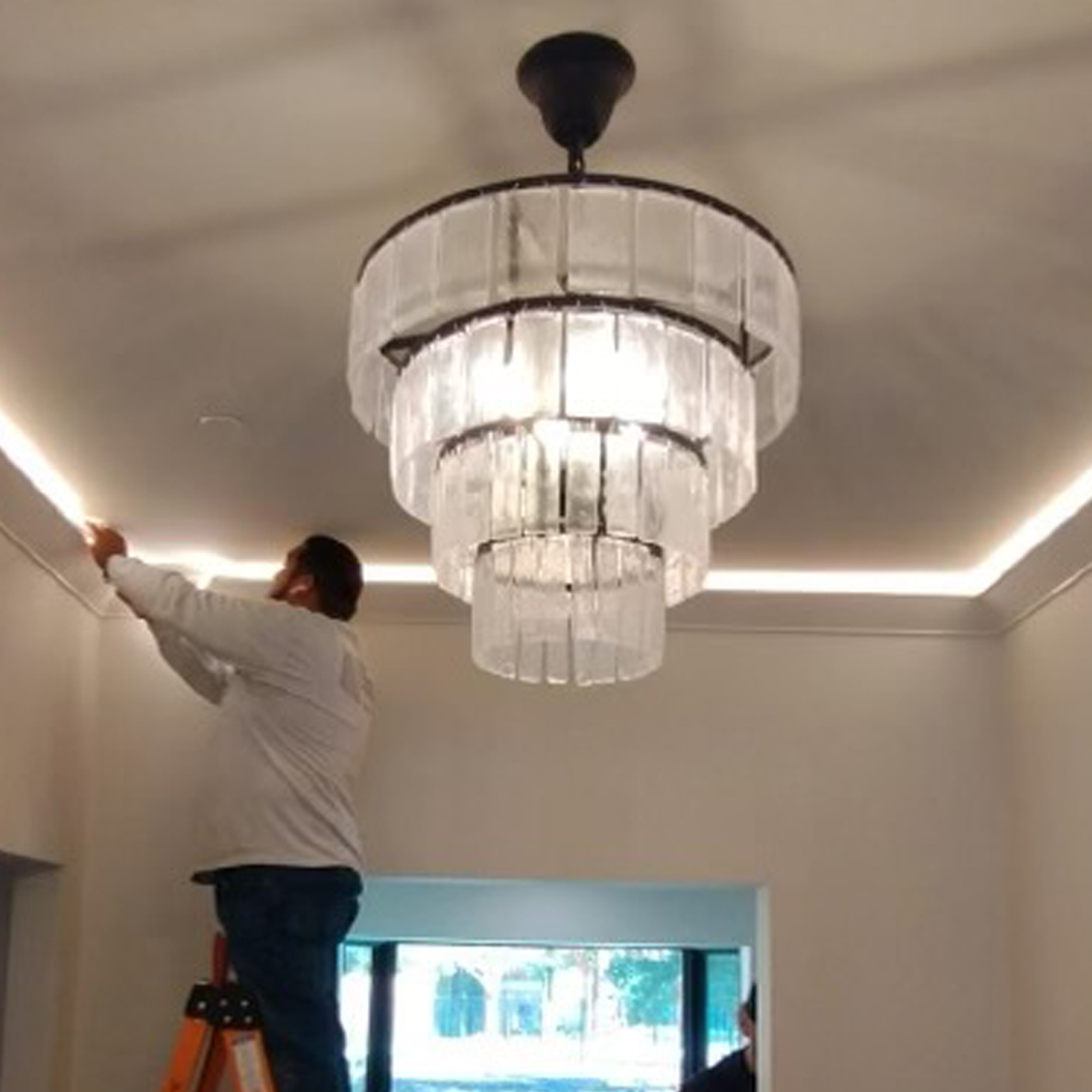 electrician-installing-lighring-in-maricopa-county-home